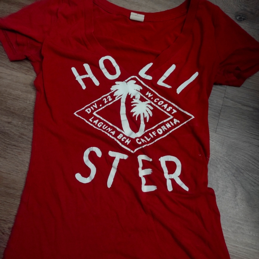 Hollister tee shirt V-neck